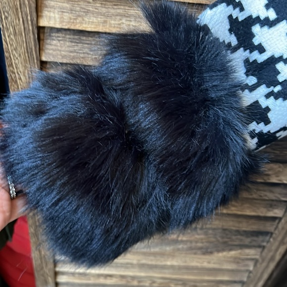 STUNNING Houndstooth Faux Fur collar & cuffs Belted Coat! It’s simply BEAUTIFUL! - Picture 15 of 16